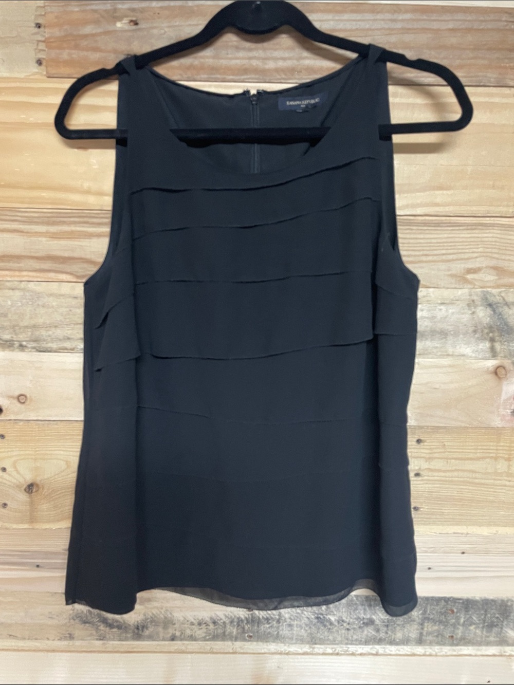 Banana Republic size small/medium black tiered sleeveless blouse